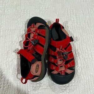KEEN Red Newport H2 Sandals Kids Size 2 Water Shoes Washable Outdoor